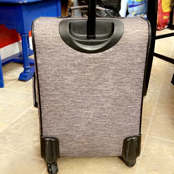 Victoria Secrets Pink luggage suitcase - Picture 2 of 7